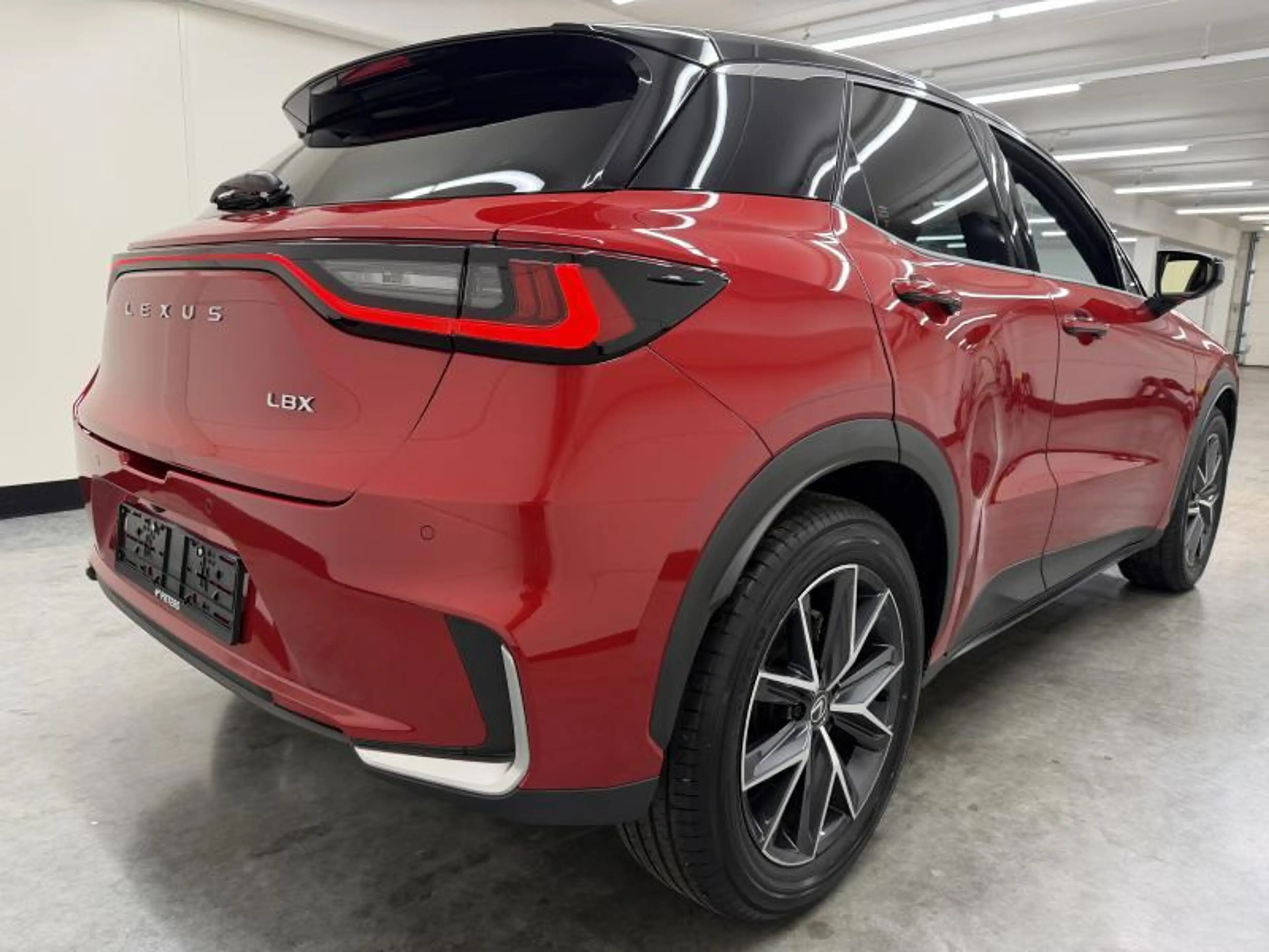 Lexus LBX Emotion — photo 3