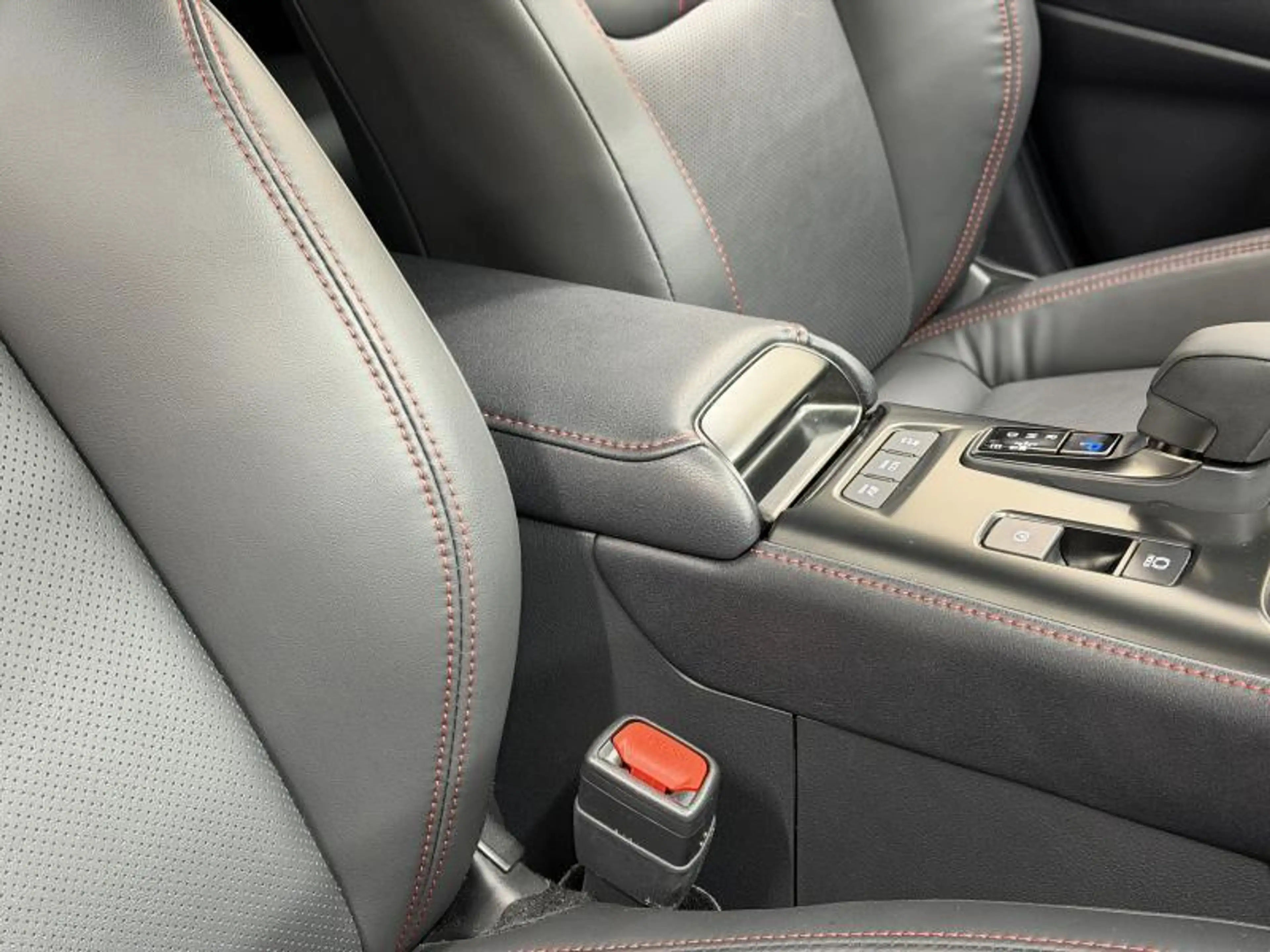 Lexus LBX Emotion — photo 11