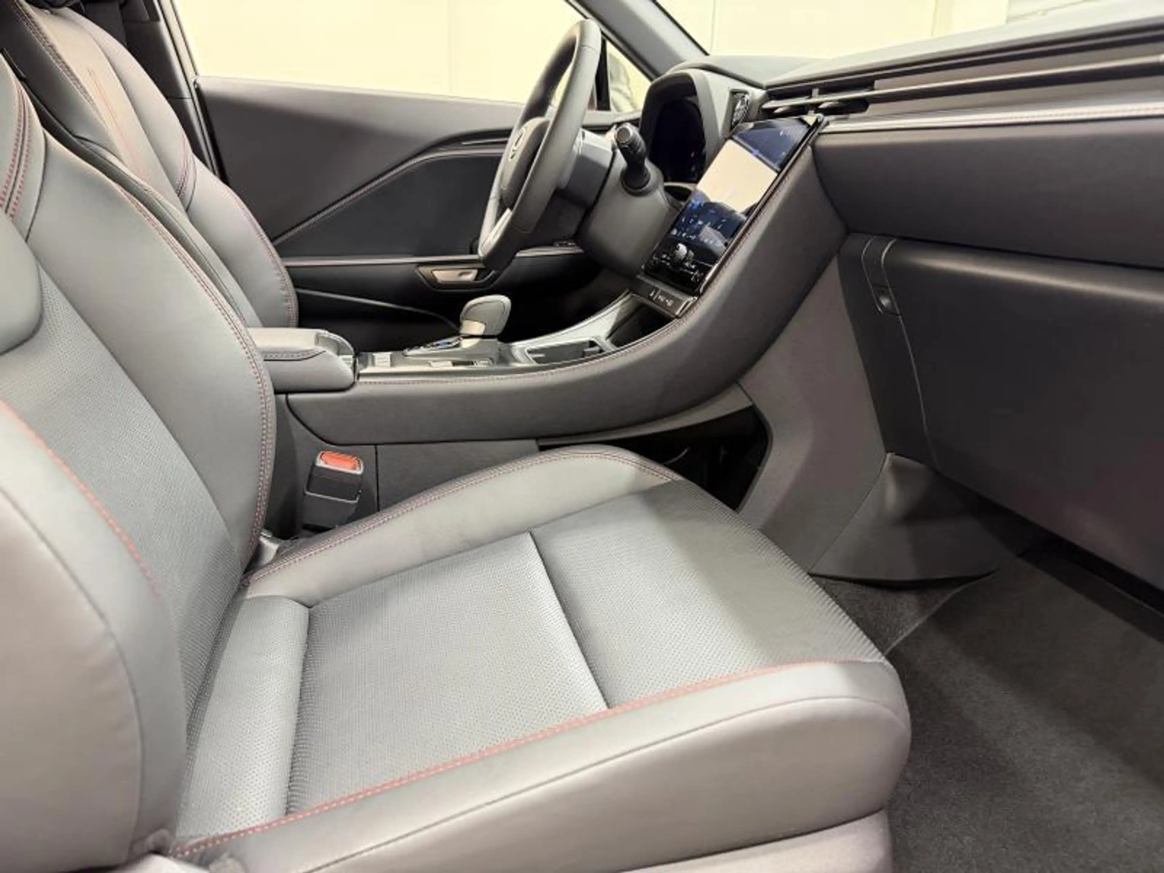 Lexus LBX Emotion — photo 8