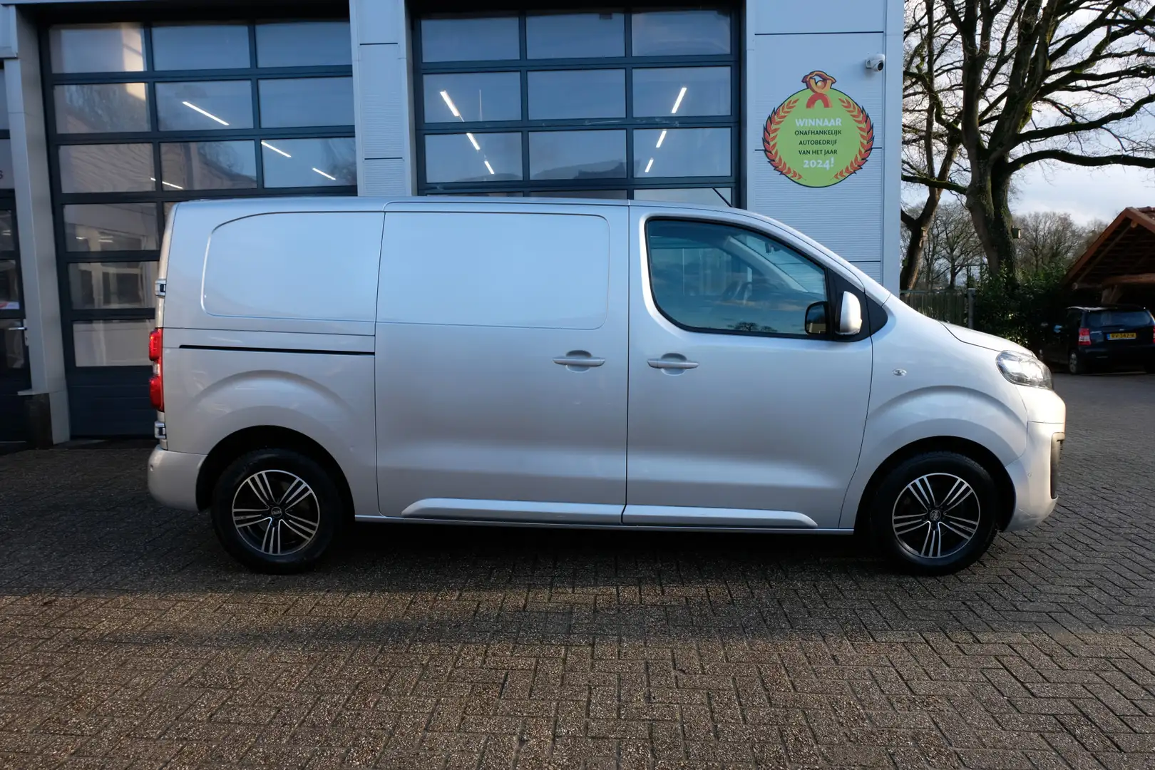 Citroen Jumpy 2.0 BlueHDI 120 Business M S&S / CARPLAY / TREKHAA Gris - 2