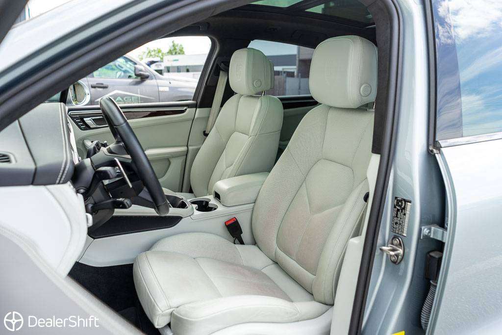 2022 Porsche Macan GTS, Premium Plus Package, 1-Owner, No Accidents thumb 10