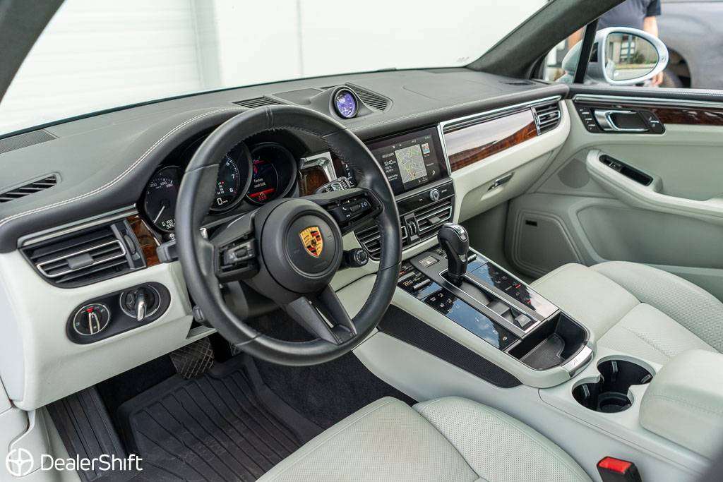 2022 Porsche Macan GTS, Premium Plus Package, 1-Owner, No Accidents thumb 9