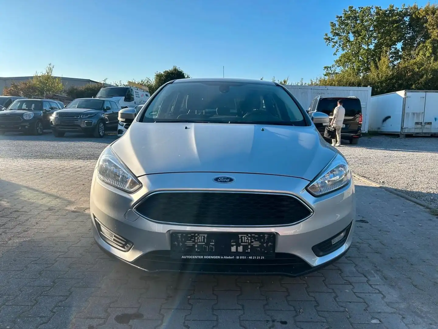 Ford Focus Turnier Business in Top Zustand Grau - 1