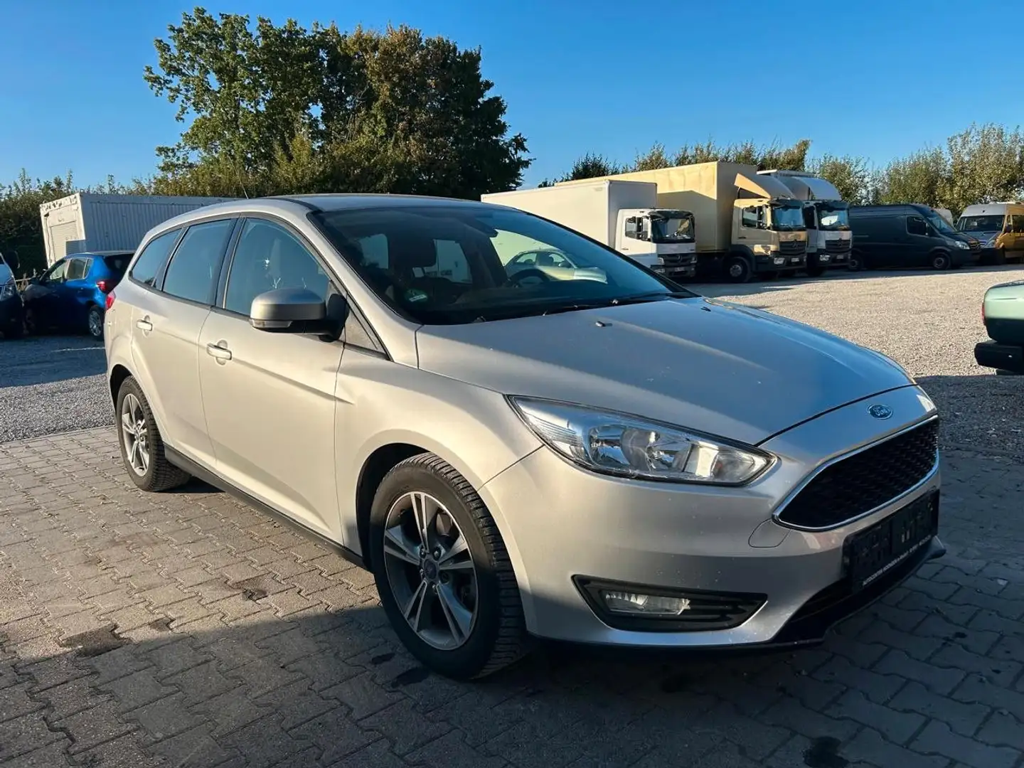 Ford Focus Turnier Business in Top Zustand Grau - 2