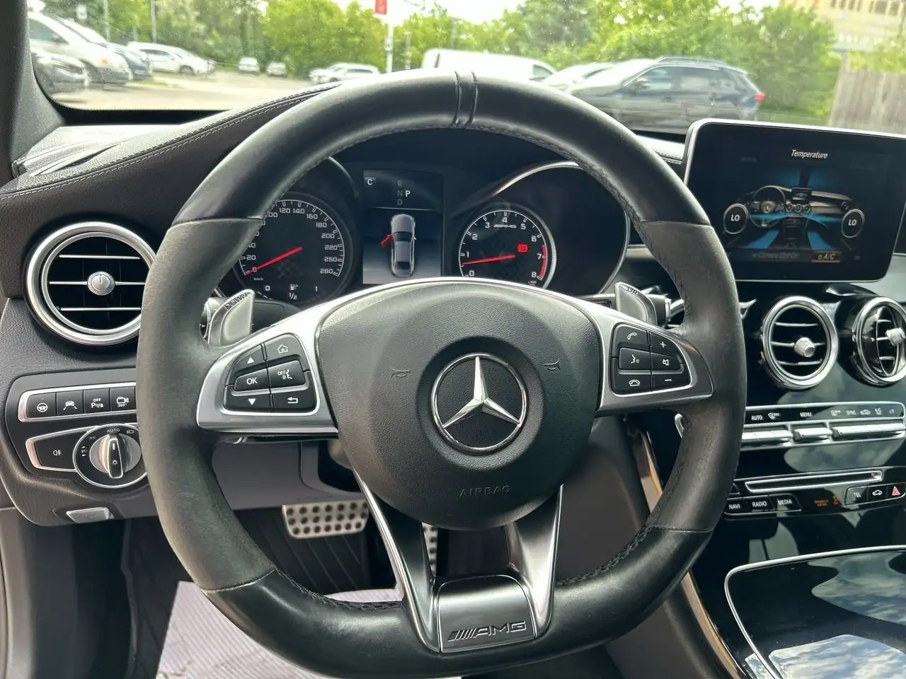 Mercedes-Benz C-Class снимка Mercedes-Benz C-Class