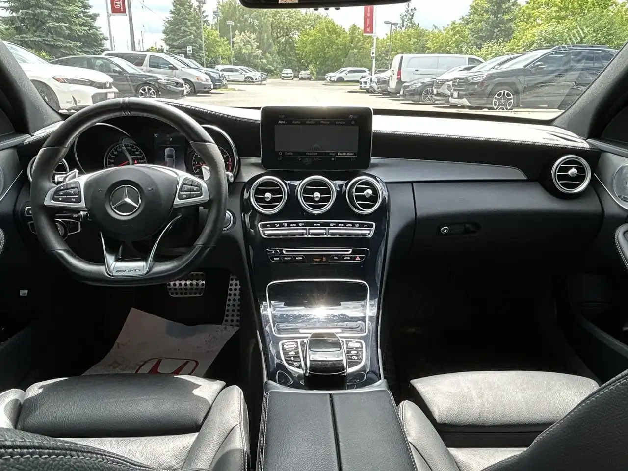 Mercedes-Benz C-Class снимка Mercedes-Benz C-Class