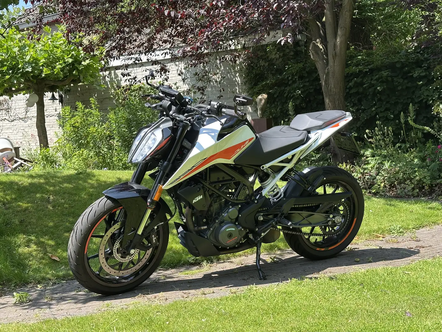 KTM 390 Duke - 1
