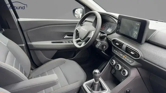 Dacia Sandero view 5