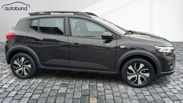 Dacia Sandero view 4