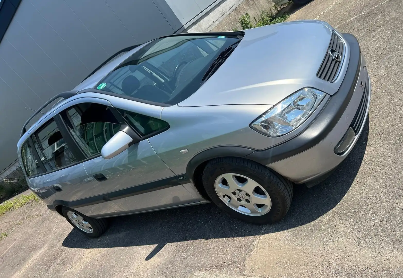 Opel Zafira 1.8 Elegance Grau - 2