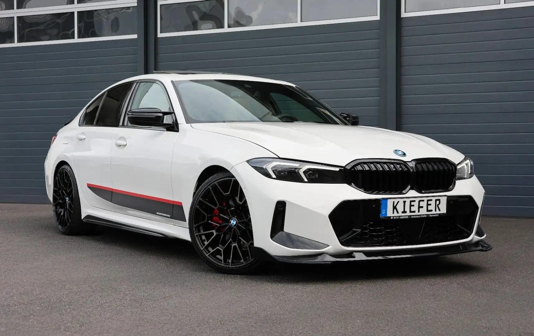 BMW 330 i xDrive M/CarPlay/SHZ/KAMERA/TOTW/SPUR/R20 Weiß - 1