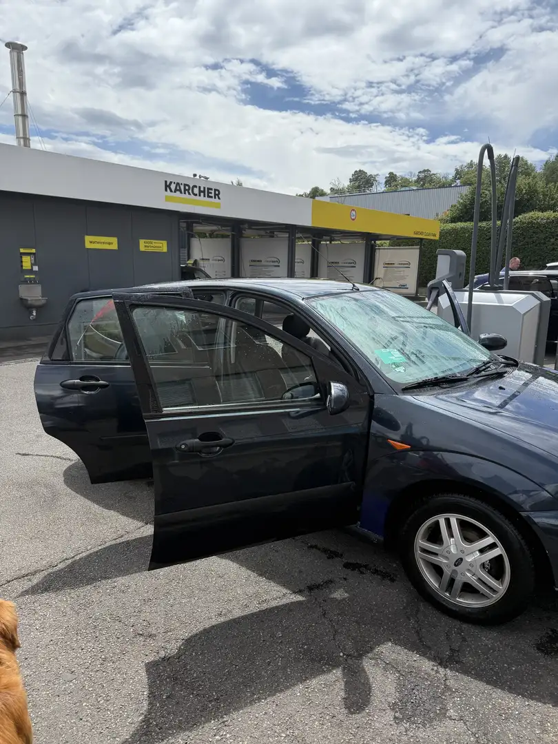 Ford Focus Bleu - 1