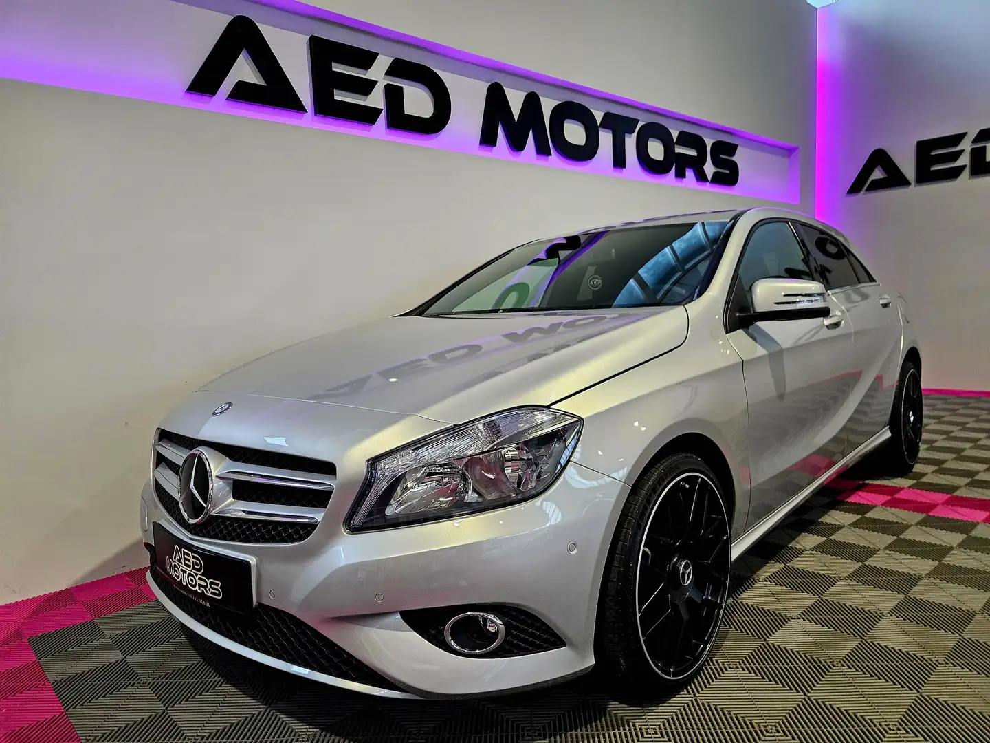 Mercedes-Benz A 180 A 180 BlueEfficiency Grau - 2