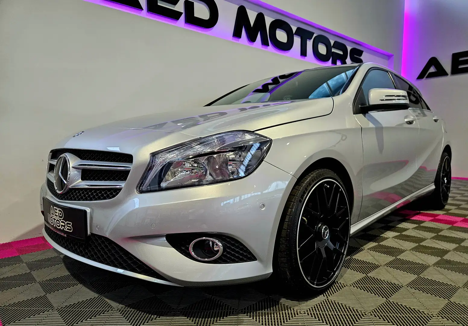 Mercedes-Benz A 180 A 180 BlueEfficiency Grau - 1