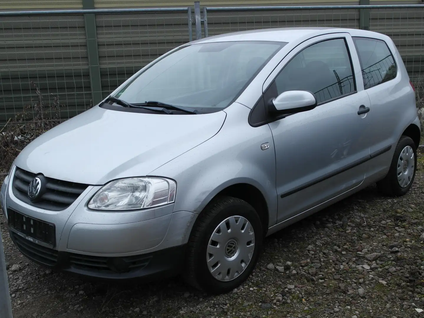 Volkswagen Fox Fox 1.2 Tüv Au 08/2026 KLima weinge gelaufen - 2