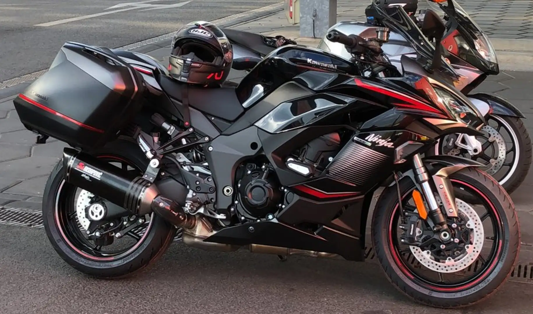 Kawasaki Ninja 1000SX Performance Tourer Negru - 1