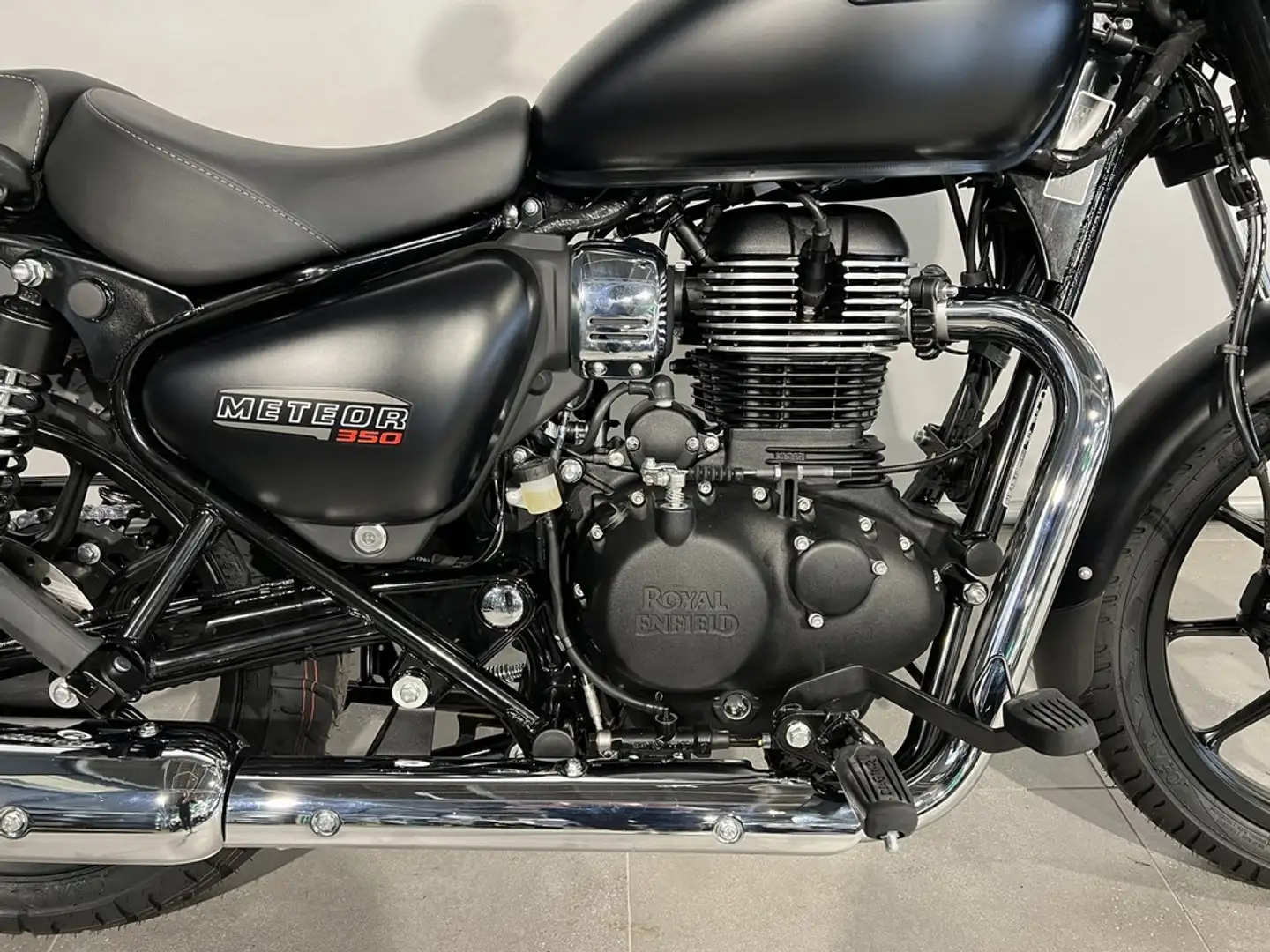 Royal Enfield Meteor 350 Negru - 2