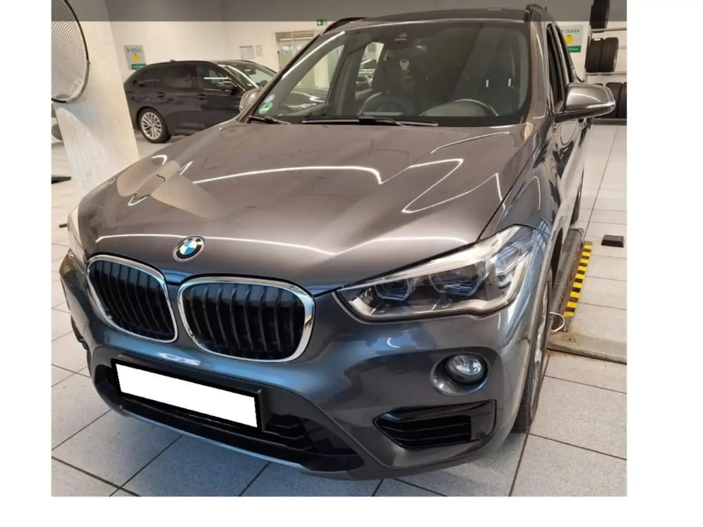 BMW X1 20iA xDR SPORT+LEDER+PANO+ACC+HUD+LED+HIFI-HK Grau - 1