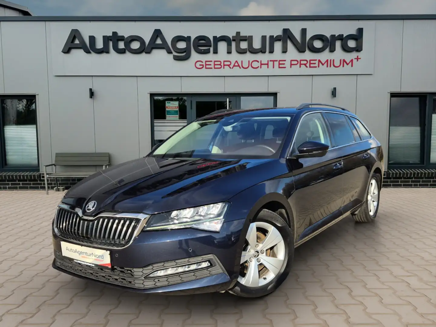 Skoda Superb Ambition+ACC+AHK+NAVI+PDC+SHZ+TEMP+LED Синій - 1