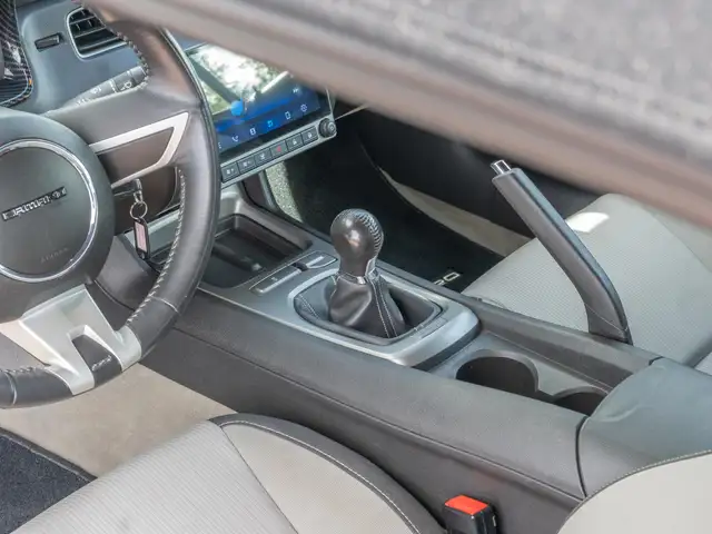 Chevrolet Camaro view 18