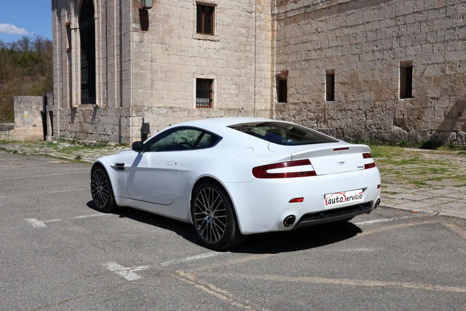 Aston Martin Vantage Negro - 2