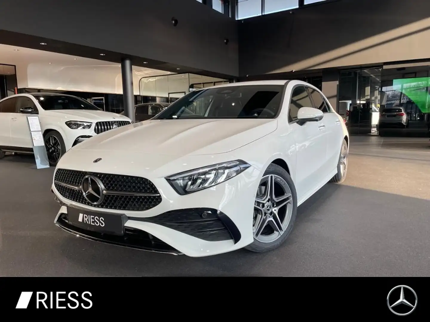 Mercedes-Benz A 200 d AMG+LED+KEYLESS+TOTWKL+360°+WINTERPAKET+ Weiß - 1