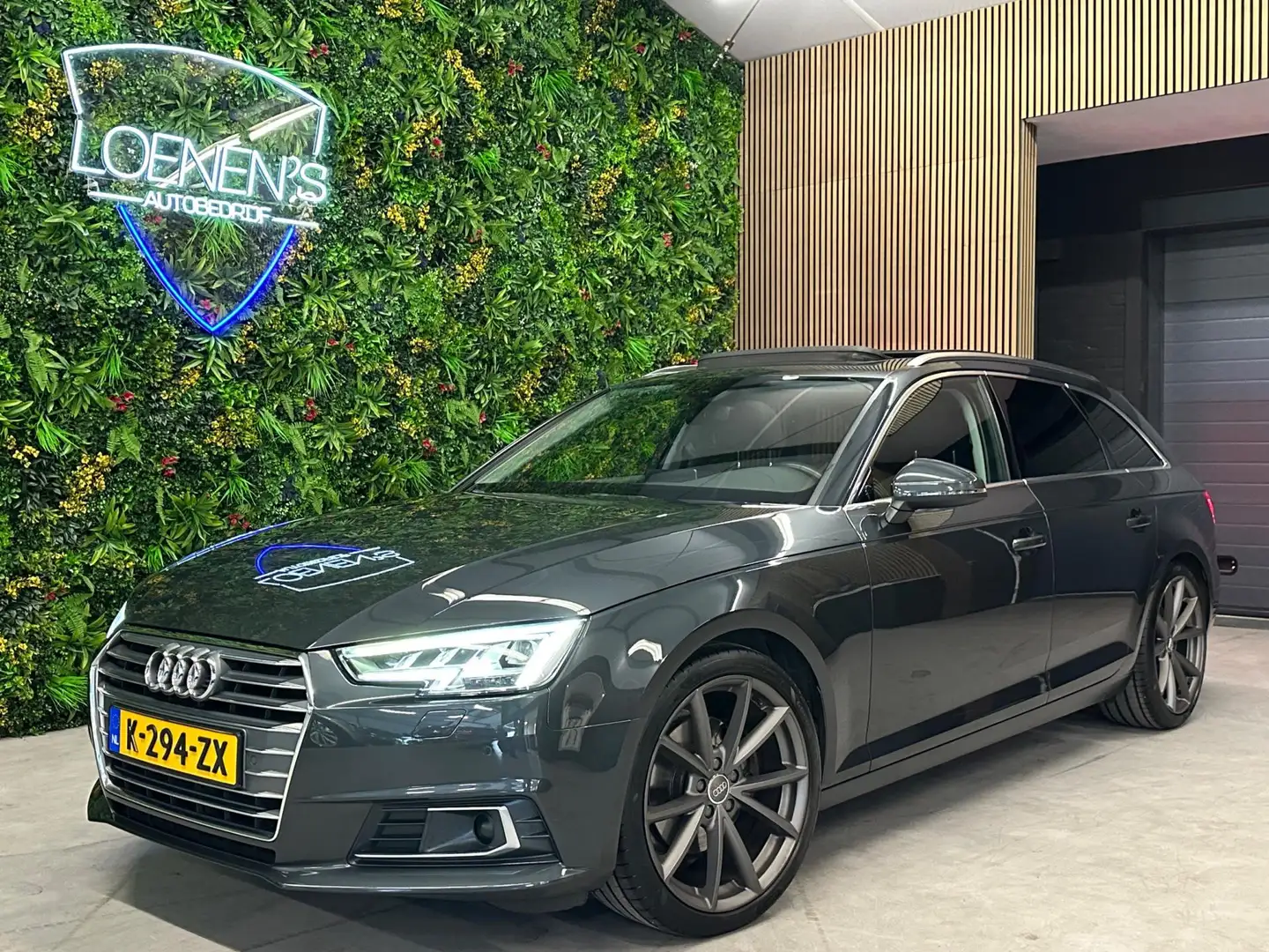 Audi A4 Avant 2.0 TDI ultra Design Pro Line Plus / Pano / Grijs - 1