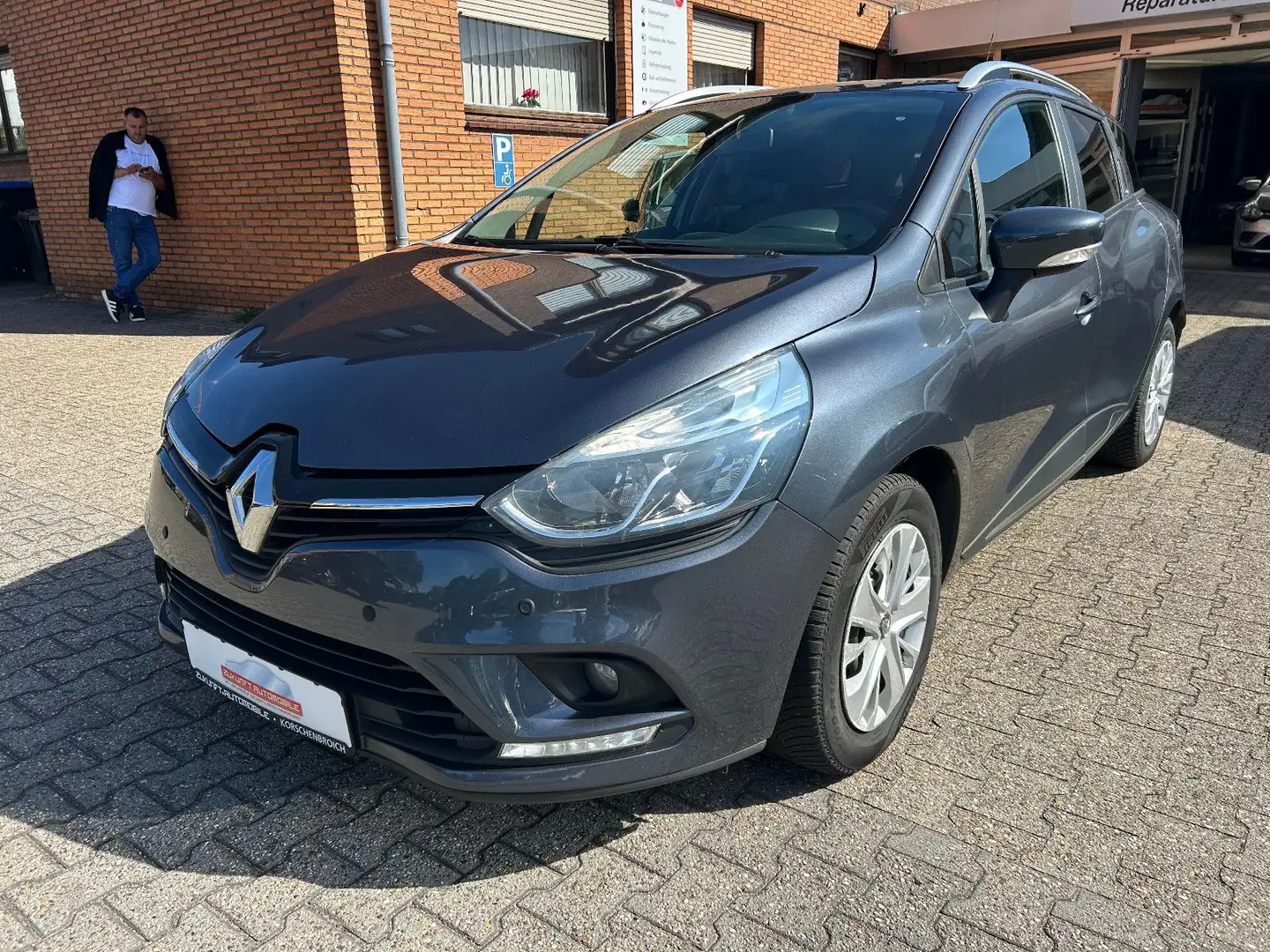 Renault Clio IV Limited/1. Hand/Navi/PDC/ Grijs - 2