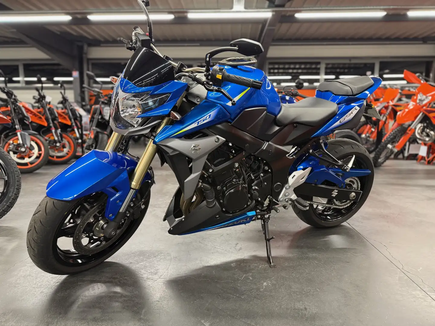 Suzuki GSR 750 Modrá - 2