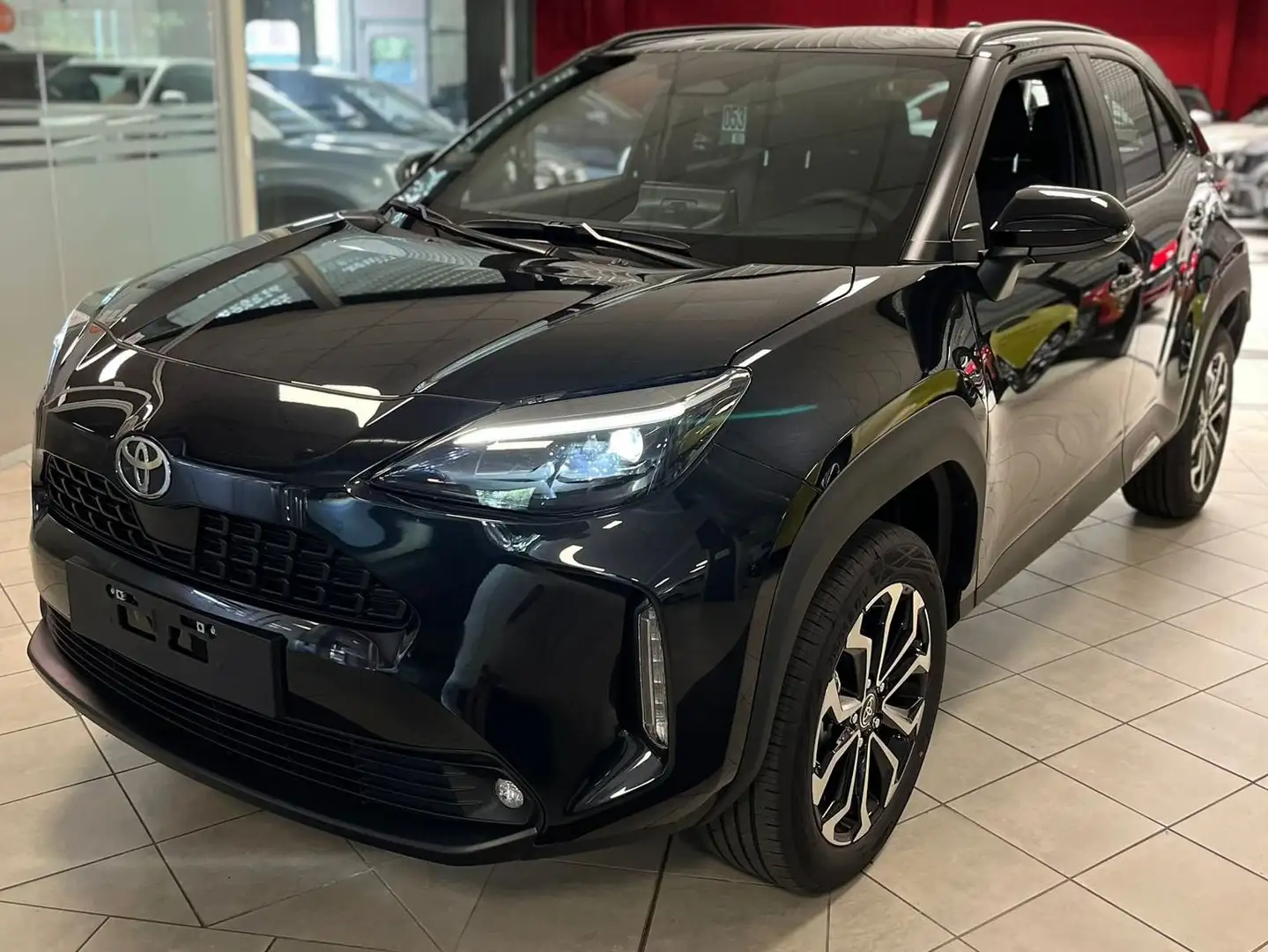 Toyota Yaris Cross 1.5h Trend 130cv e-cvt sconto 5500€ Nero - 2