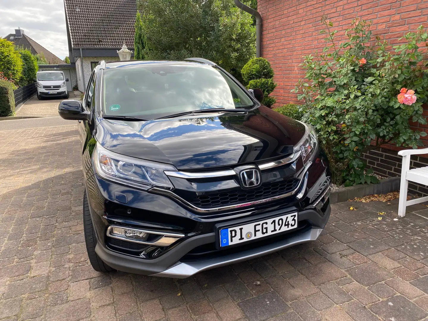 Honda CR-V CR-V 2.0i-VTEC 4WD Automatik Executive Чорний - 1