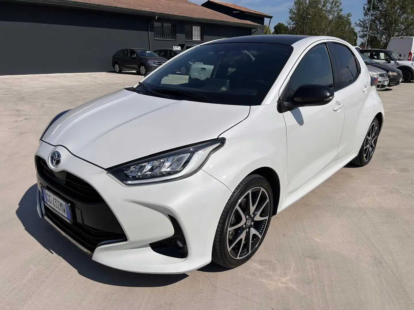 Toyota Yaris 1.5 Hybrid 5 porte Lounge Bianco - 1