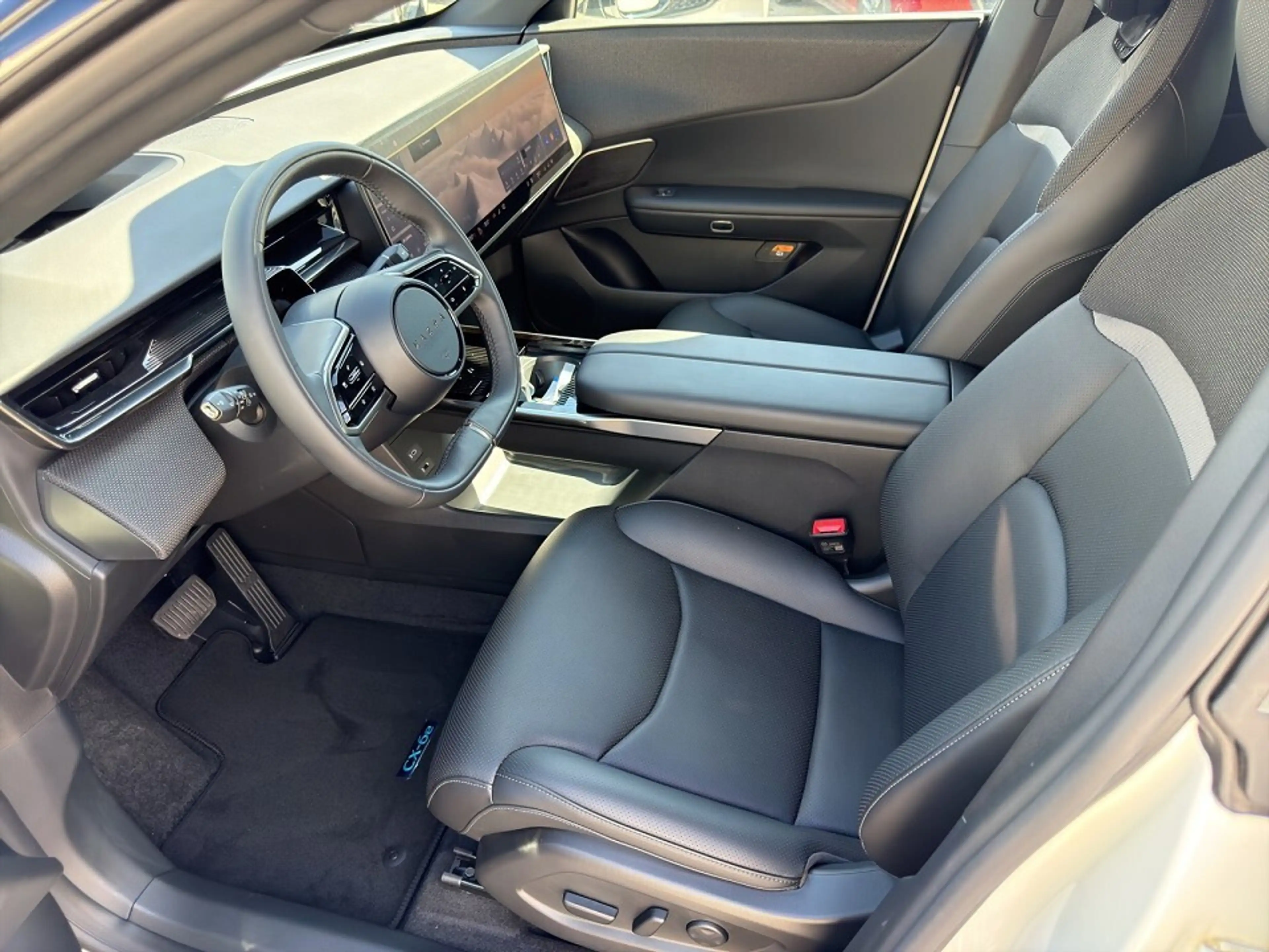 Mazda CX-6e Mazda CX-6e 78kWh Takumi — photo 9