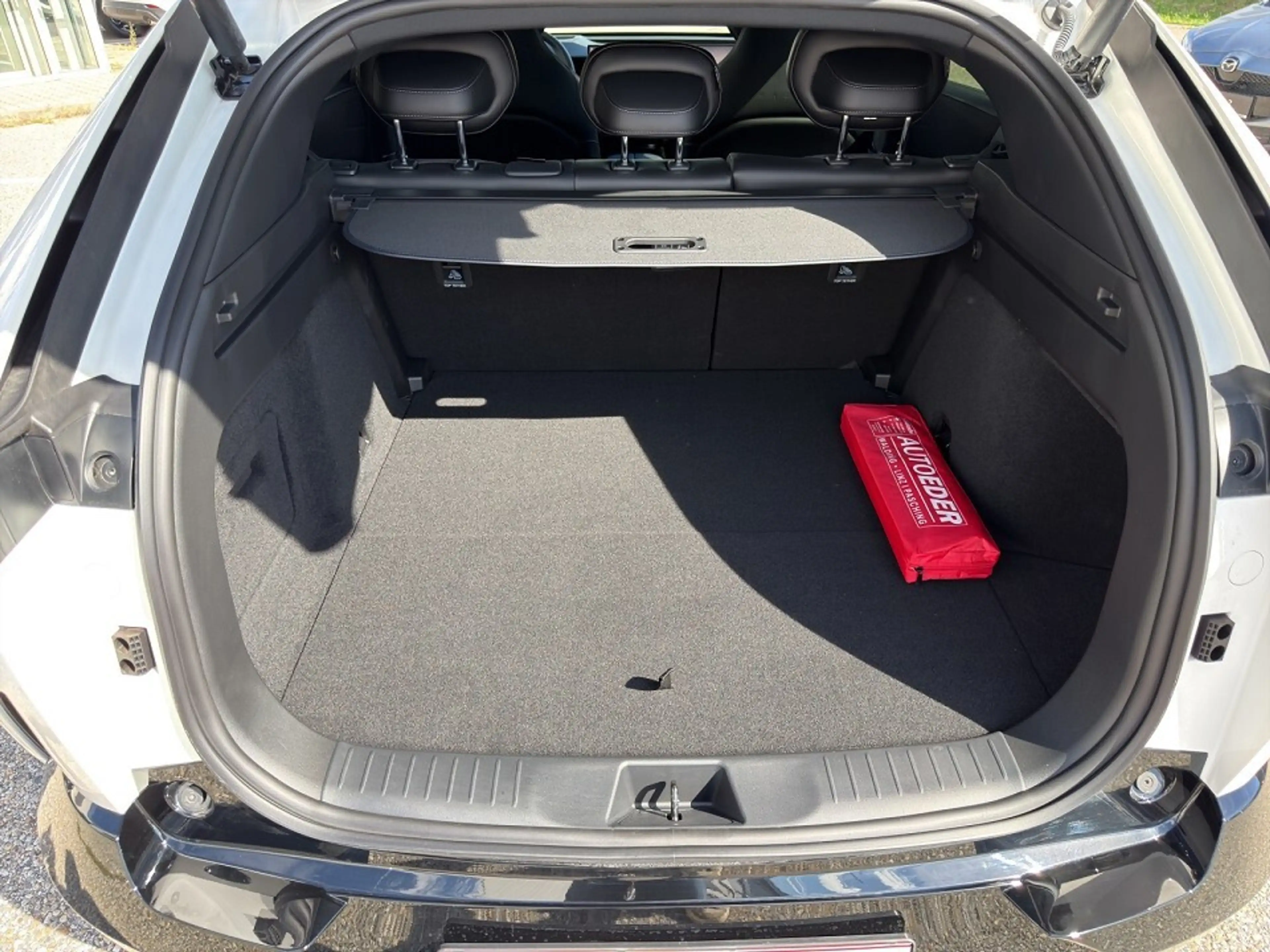 Mazda CX-6e Mazda CX-6e 78kWh Takumi — photo 12