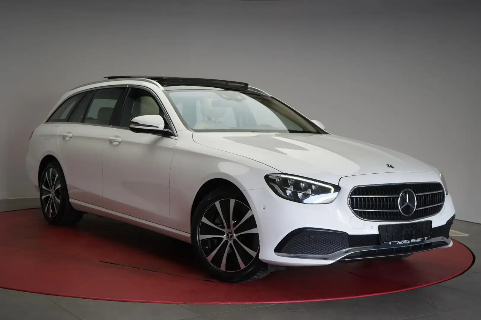 Mercedes-Benz E 300 e T 9G-Tronic Navi/Leder/Distronic/Kamera/ Білий - 1