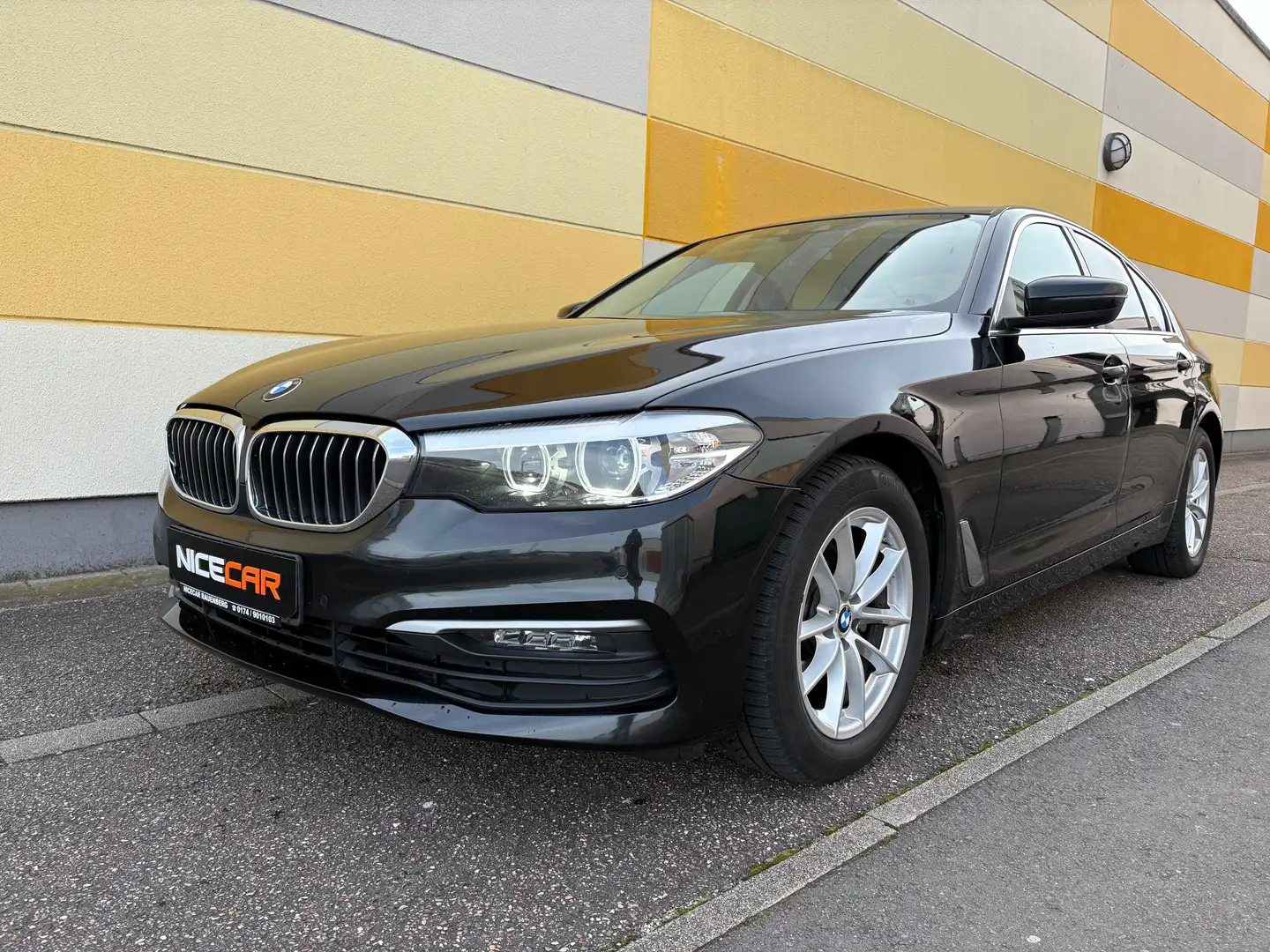 BMW 520 520D. LED*NAVI*SZH*PDC*ToterW*1Hand*TÜV-Neu Schwarz - 1