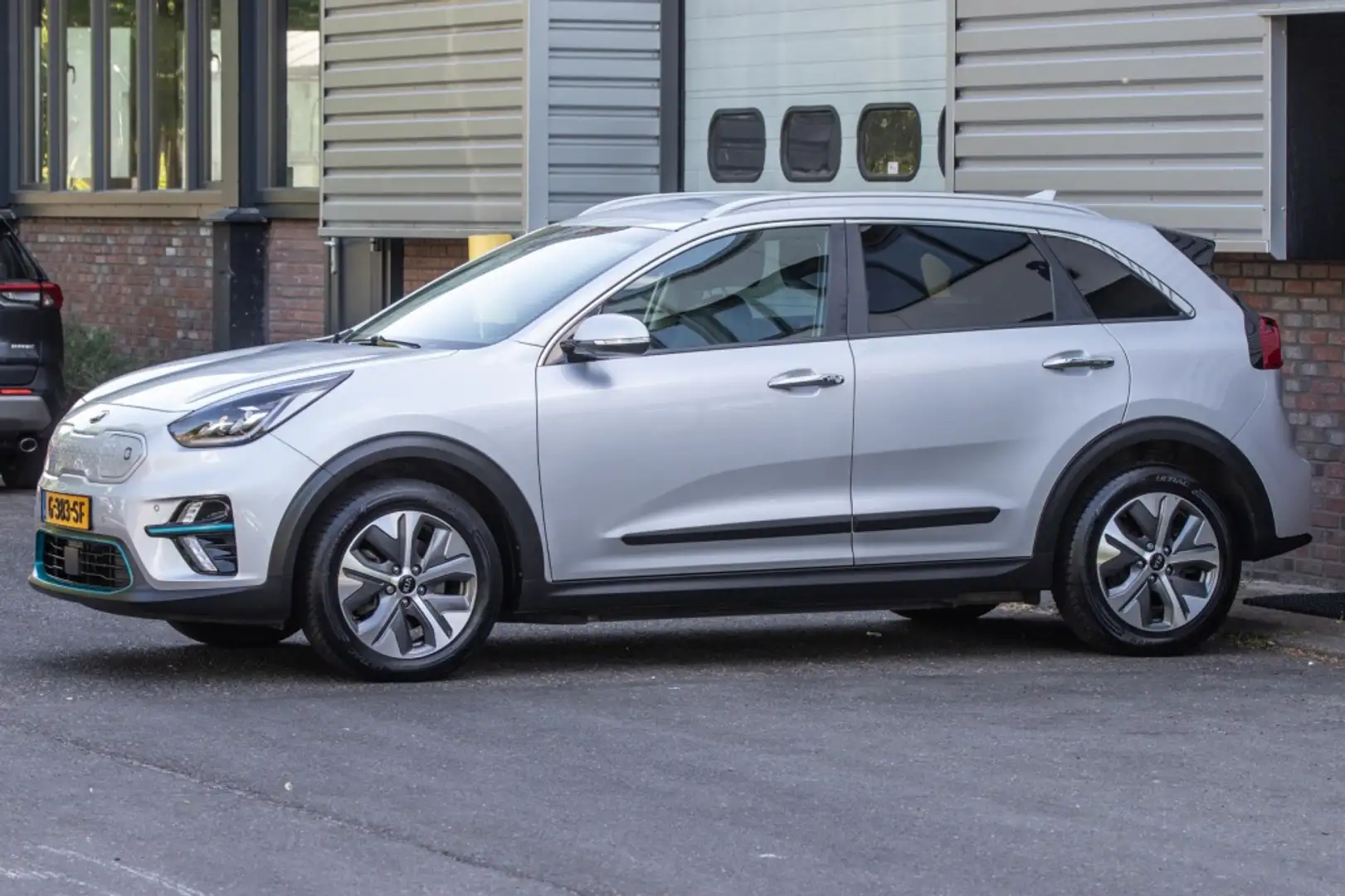 Kia e-Niro ExecutiveLine 64 kWh Szary - 2