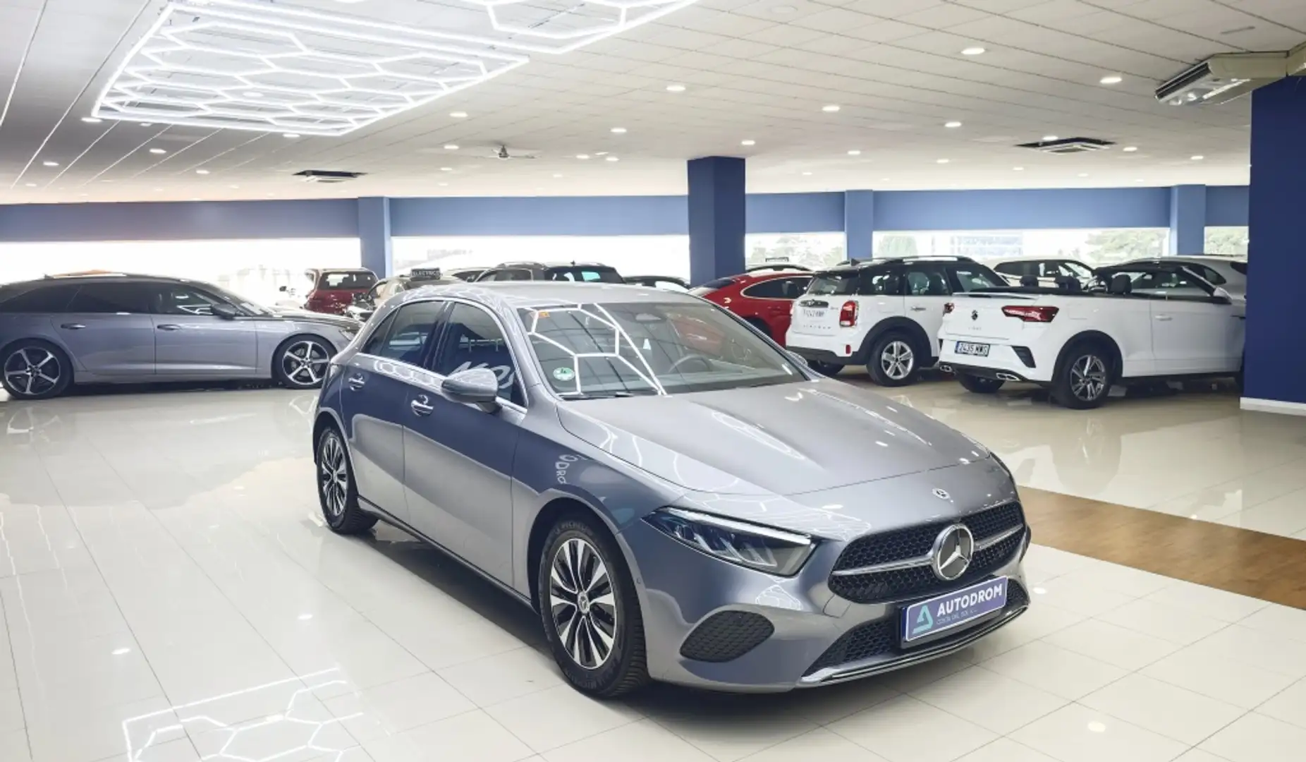 Mercedes-Benz A 180 Progressive Line Advanced 7G-DCT Gris - 2