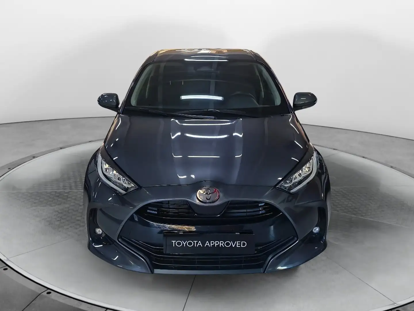 Toyota Yaris Yaris 1.5 Hybrid 5 porte Trend Gris - 2