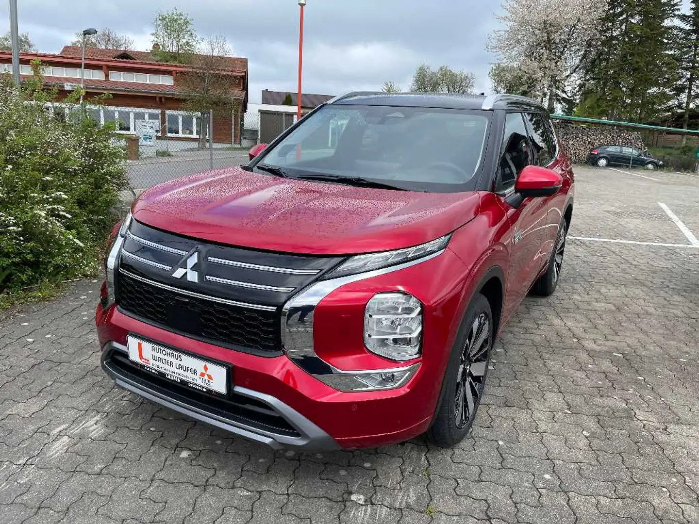 Mitsubishi Outlander 2.4L PHEV TOP 2-Farb Красный - 1