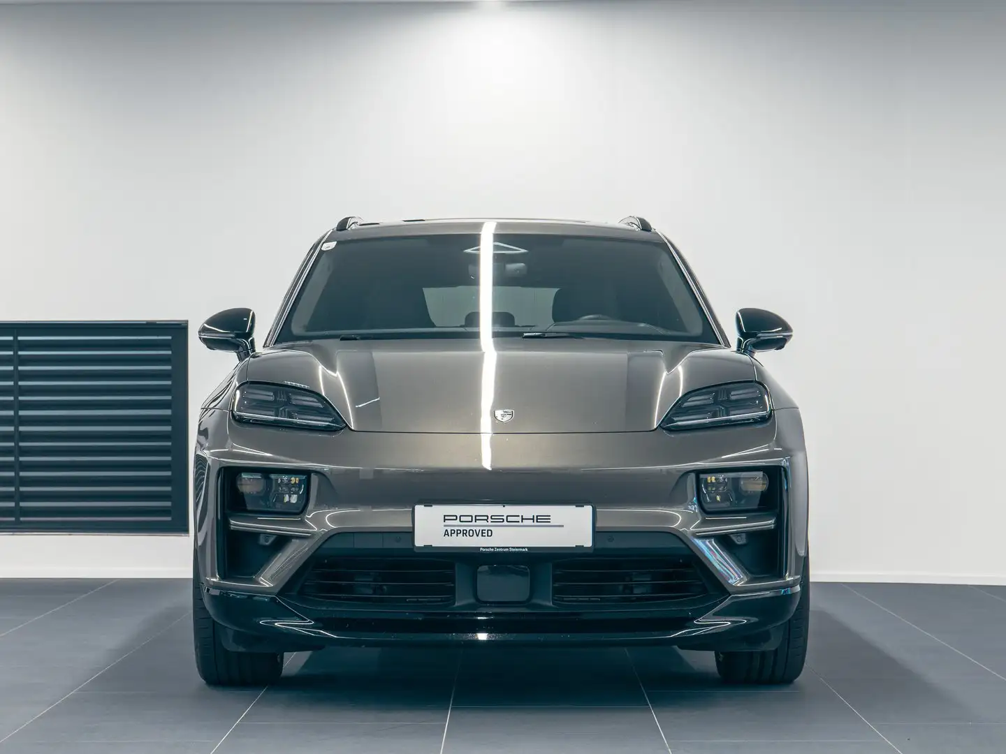 Porsche Macan Turbo Vert - 2