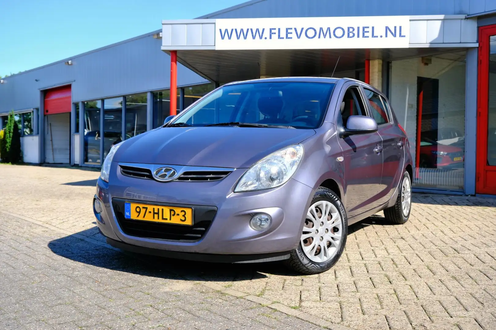 Hyundai i20 1.4i DynamicVersion 5-drs AIrco Grijs - 1