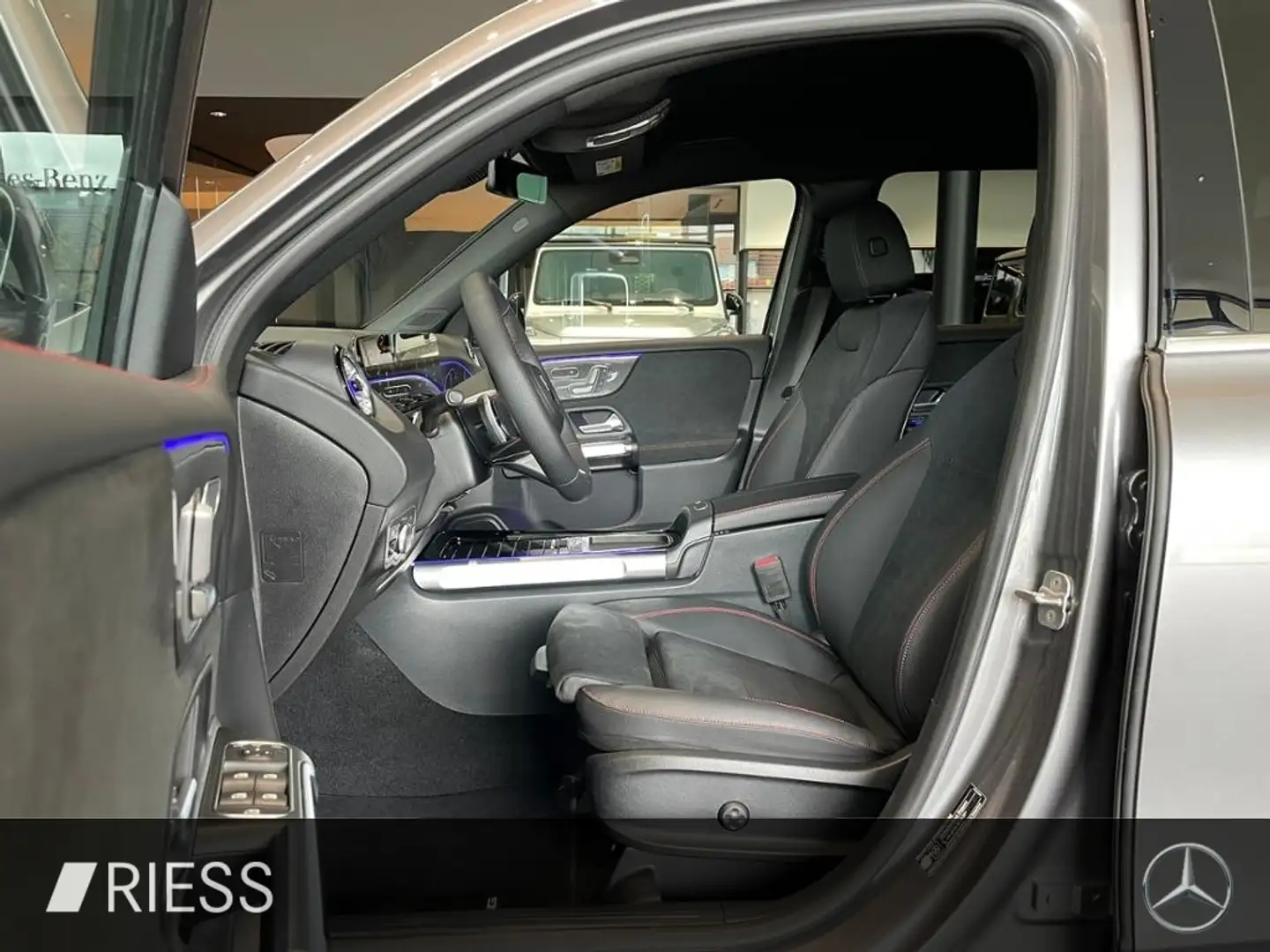 Mercedes-Benz GLB 220 4M AMG+AHK+DISTR+7 SITZER+MULTIBEAM+KEYL Grau - 2