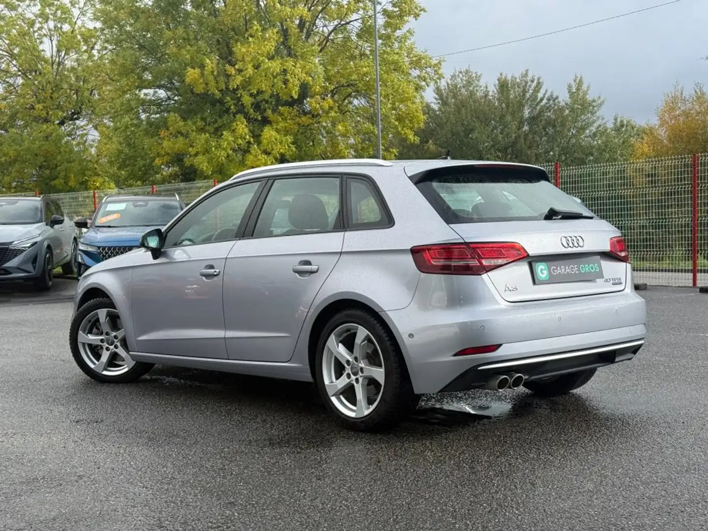 Audi A3 40 TFSI 190 S tronic 7 Quattro Sport Gris - 2