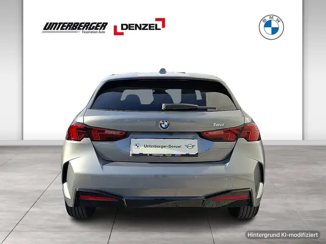 BMW 1 Series view 4