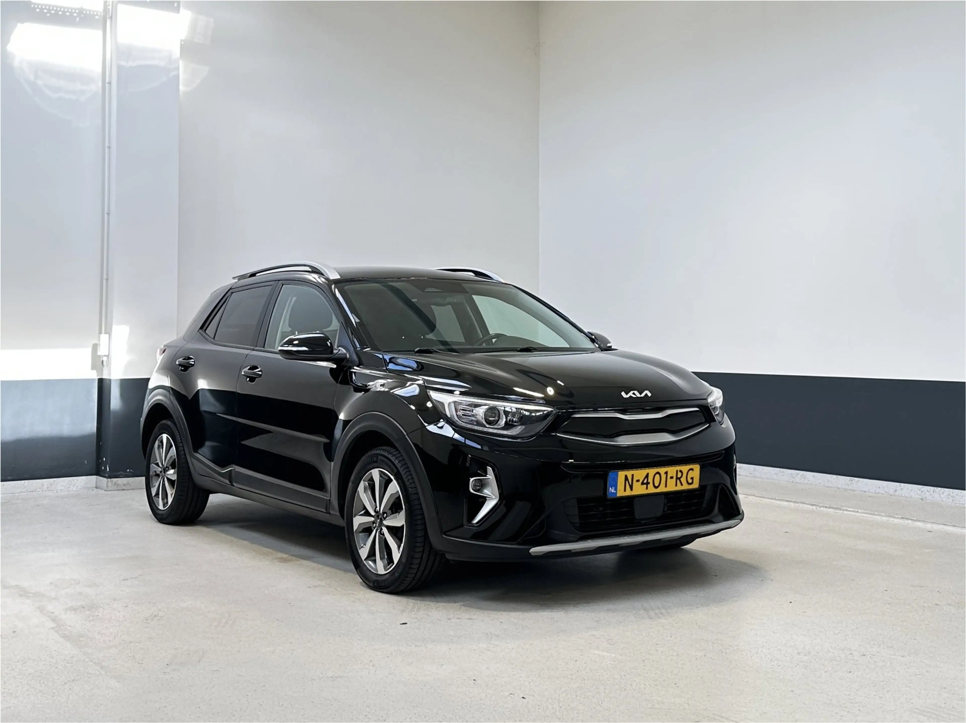 Kia Stonic 1.0 T-GDi MHEV DynamicPlusLine | NL | 1 Eig| Apple