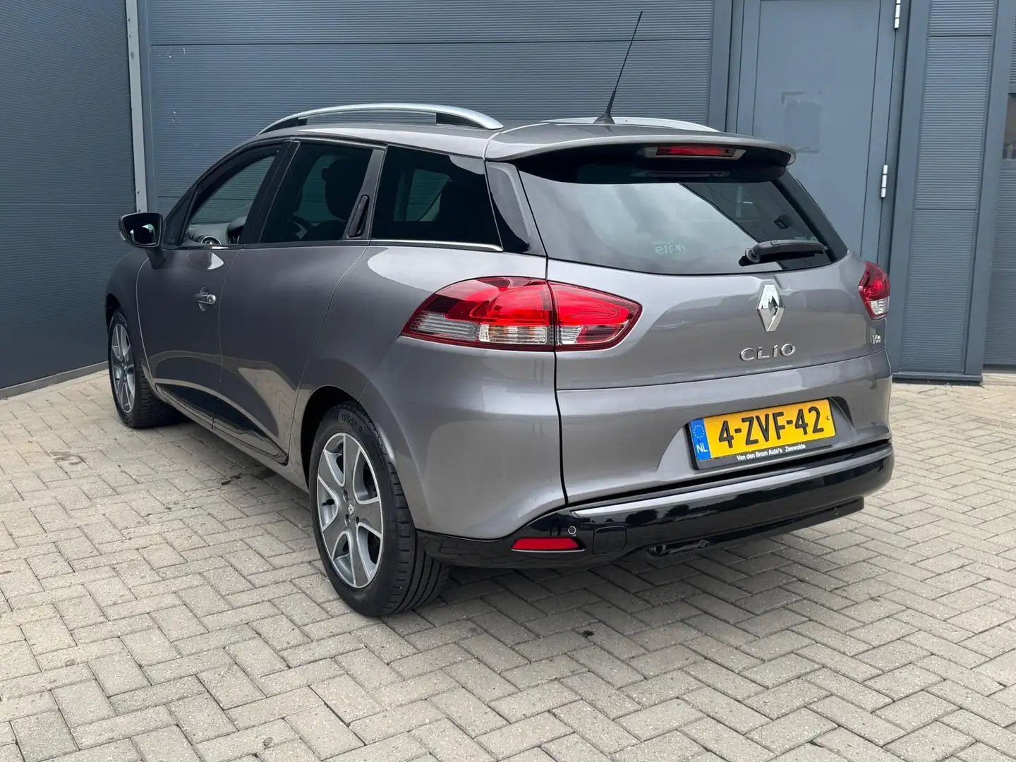 Renault Clio Estate 0.9 TCe Night&Day / 95.000 Nap / Navi Grigio - 2
