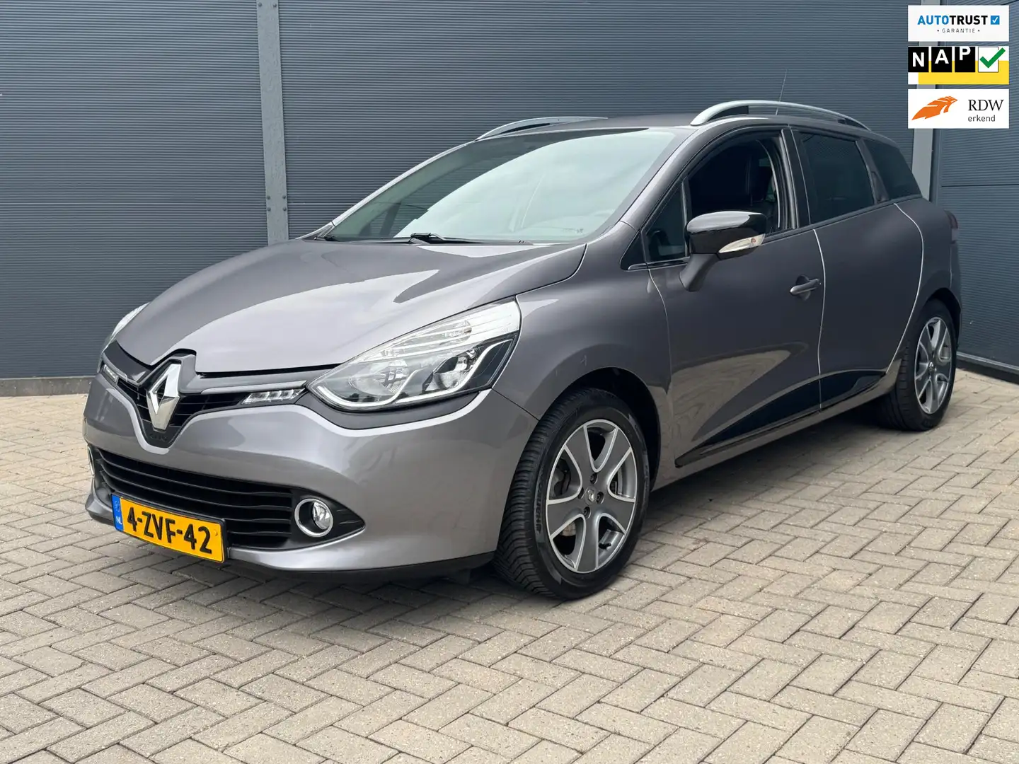 Renault Clio Estate 0.9 TCe Night&Day / 95.000 Nap / Navi Grigio - 1