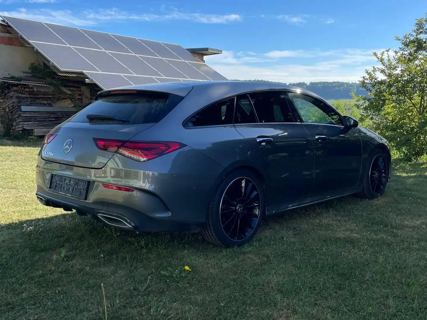 Mercedes-Benz CLA 220 CLA 220 d Shooting Brake Automatik AMG LINE Grau - 2
