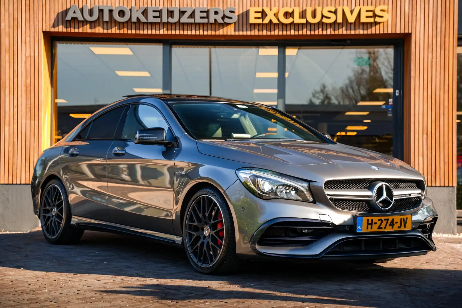 Mercedes-Benz CLA 45 AMG 4MATIC Ambition Pano Airco Navi 19"L.M. Parkeersen Grijs - 1